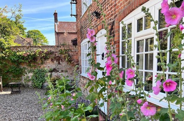 001 8 carpenters cottages holt
