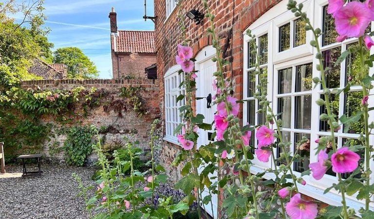 001 8 carpenters cottages holt