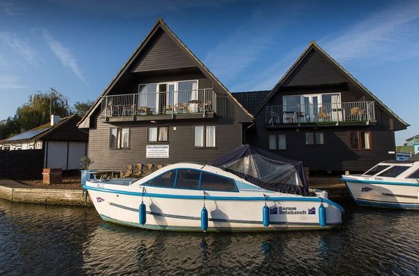 001 barnes brinkcraft day boat hire