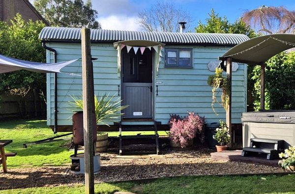 001 briars hut spooner row