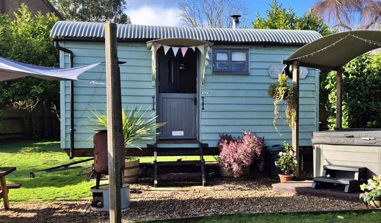 001 briars hut spooner row