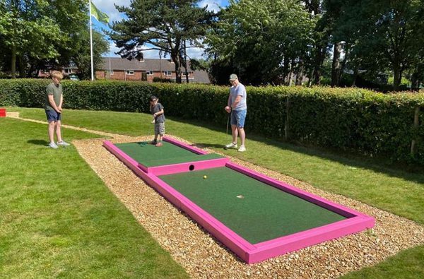 001 eaton park crazy golf and putting