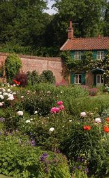 001 hoveton hall gardens