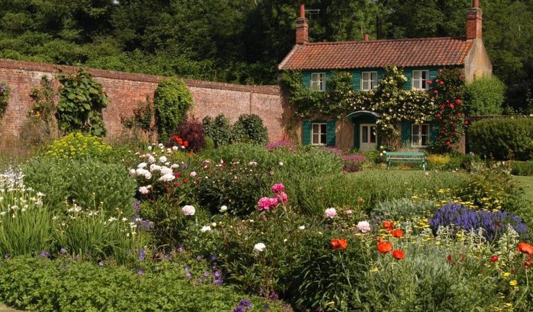 001 hoveton hall gardens