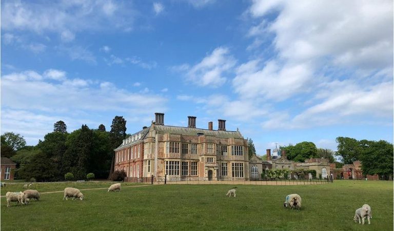 001 nt felbrigg hall gardens
