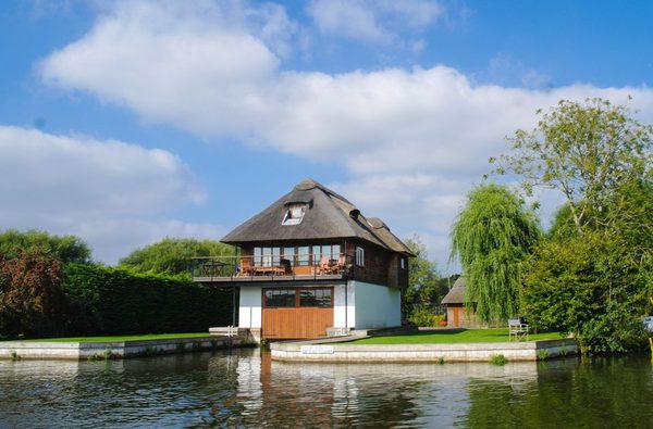 001 riverside rentals