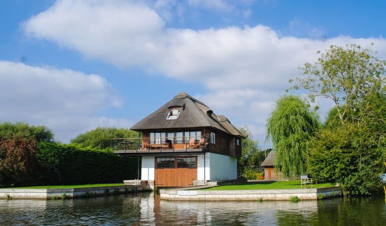 001 riverside rentals