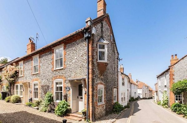 001 the blakeney cottage company