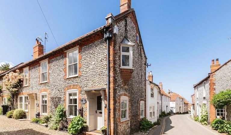 001 the blakeney cottage company