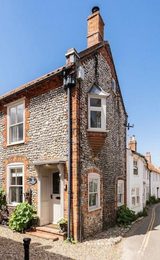 001 the blakeney cottage company