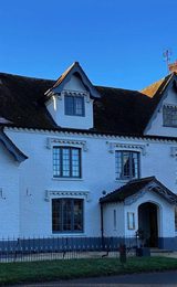 001 the kings head country hotel