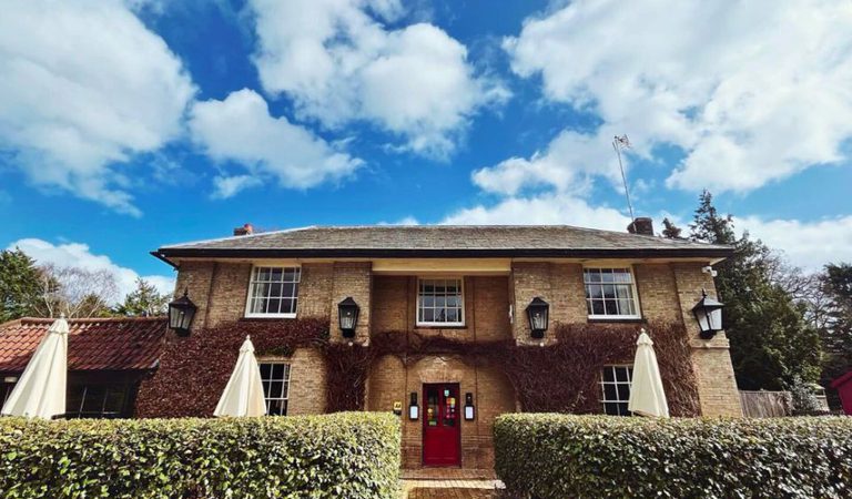 001 the kings head letteringsett