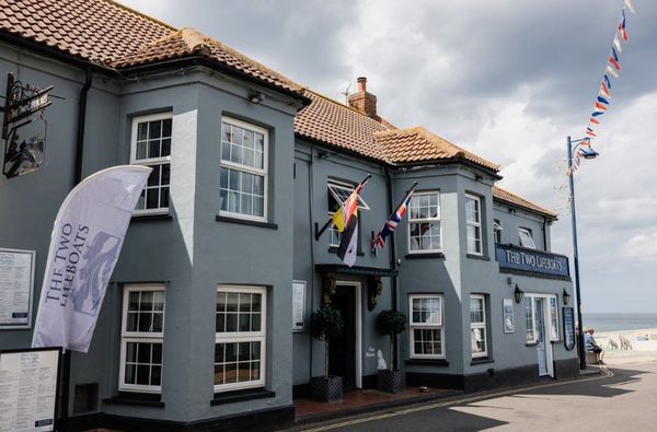 001 the two lifeboats