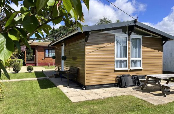 002 cedar springs heacham