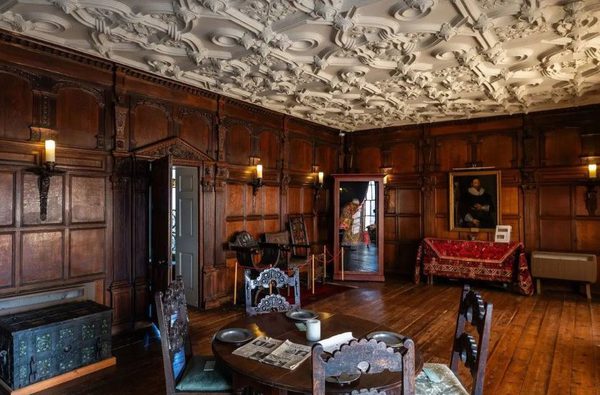 002 elizabethan house museum