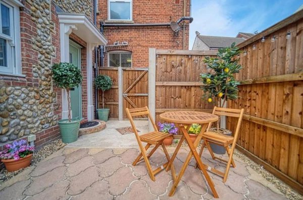 010 rise and shine cottage cromer norfolk