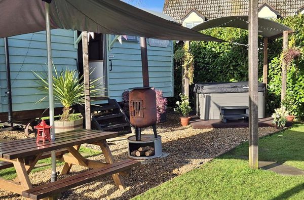 011 briars hut spooner row