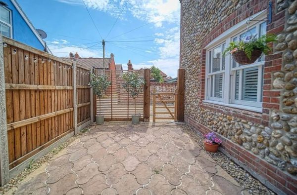 011 rise and shine cottage cromer norfolk