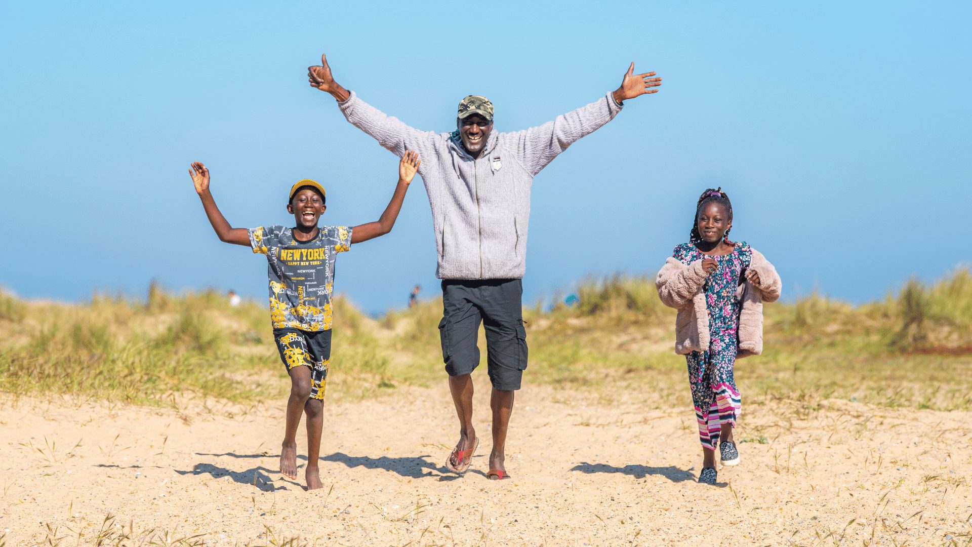 1920 1080 Great Yarmouth beach black family