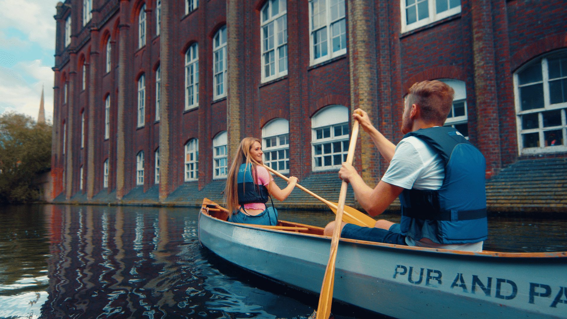 1920 1080 Norwich River Wensum Pub and Paddle canoe Norwich