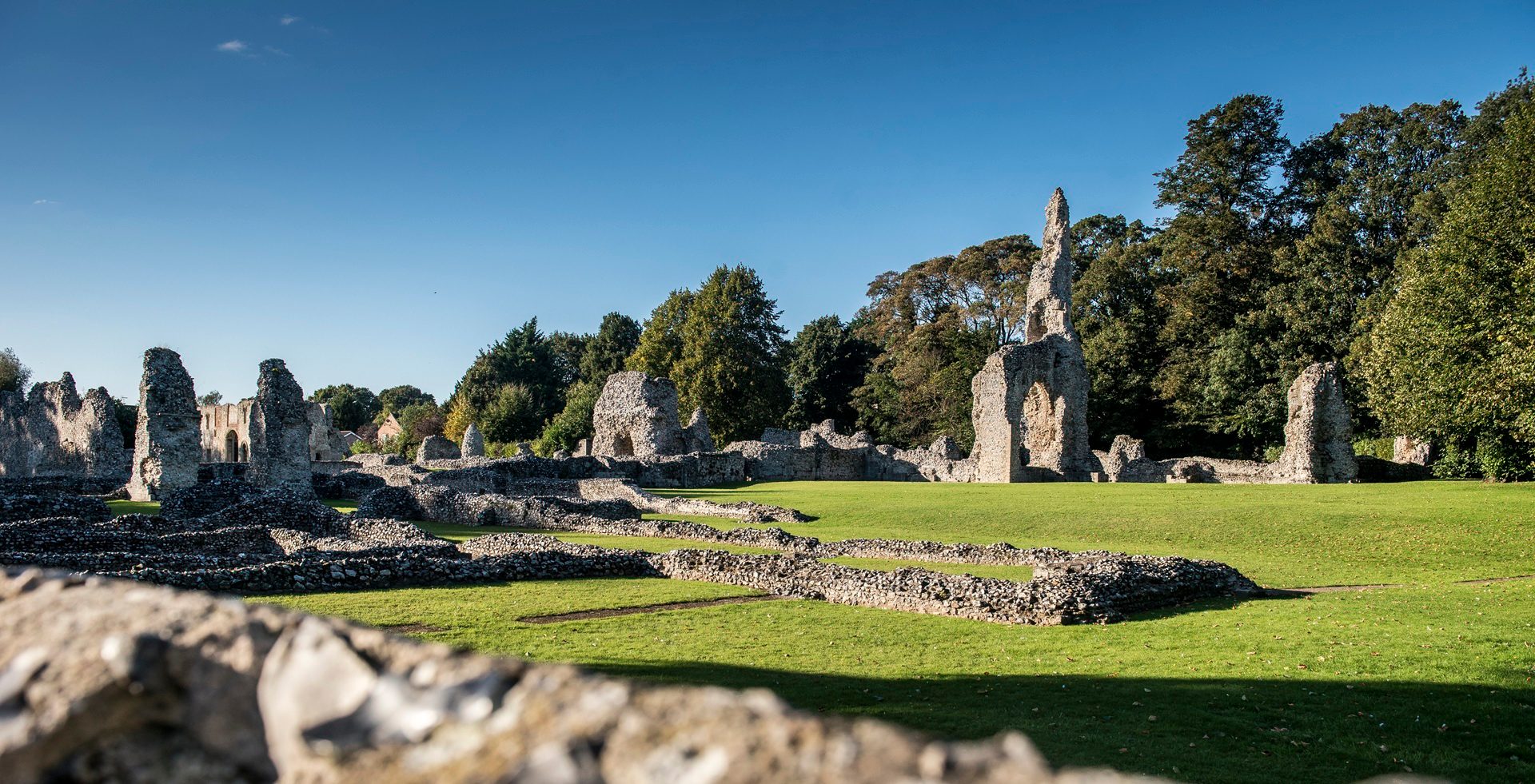 1920 900 Thetford Abbey ruins 4