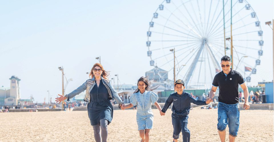 960 640 Great Yarmouth beach blended family 1